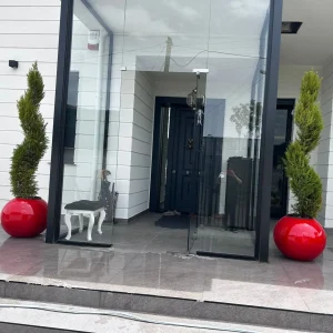 Parlak Kırmızı Dekoratif Yuvarlak Saksı